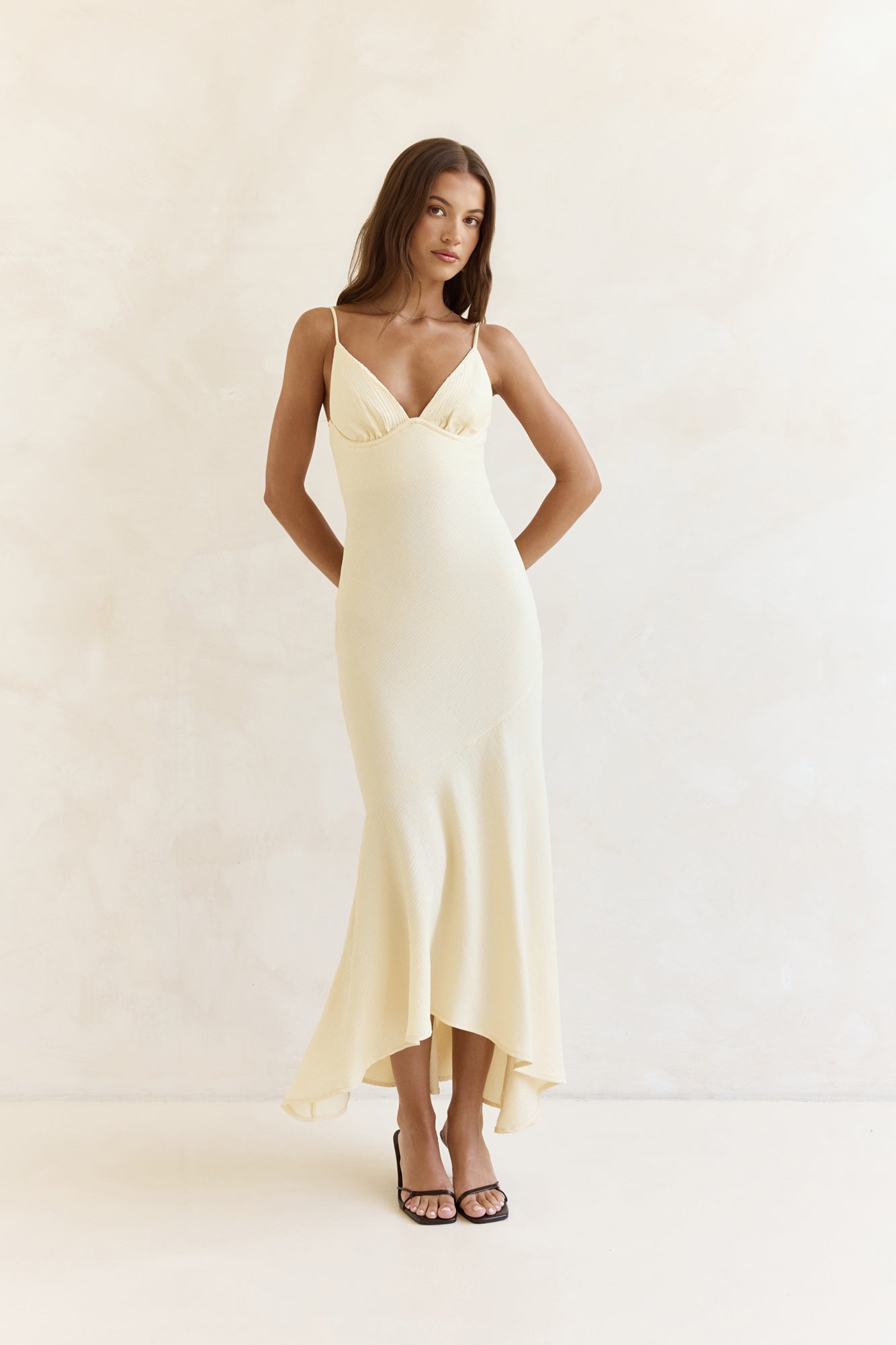 Damen Maxikleid mit V-Ausschnitt und asymmetrischem Saum Jully