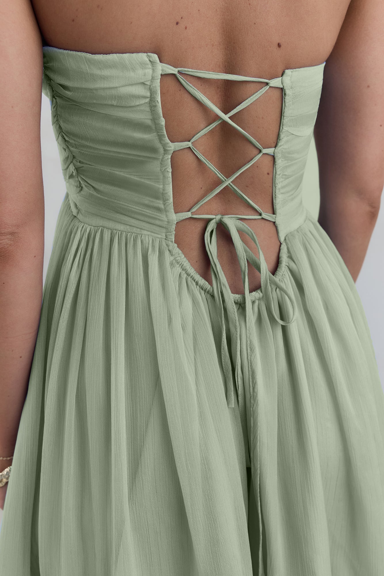 Damen Maxikleid mit trägerlosem Design in Salbei Jully