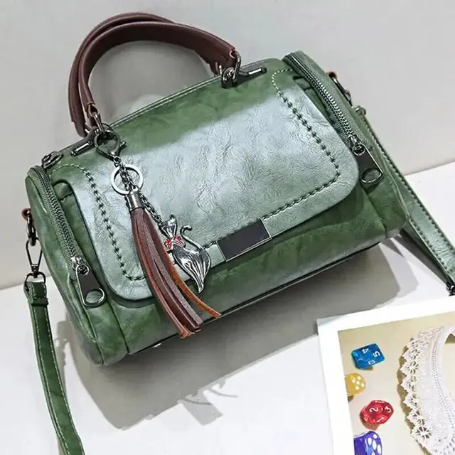 Damen Schultertasche aus Kunstleder in Schwarz Jully