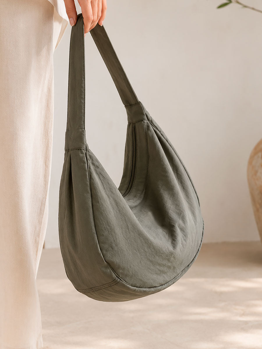 Damen Umhängetasche mit zeitlosem Design in Schwarz Jully