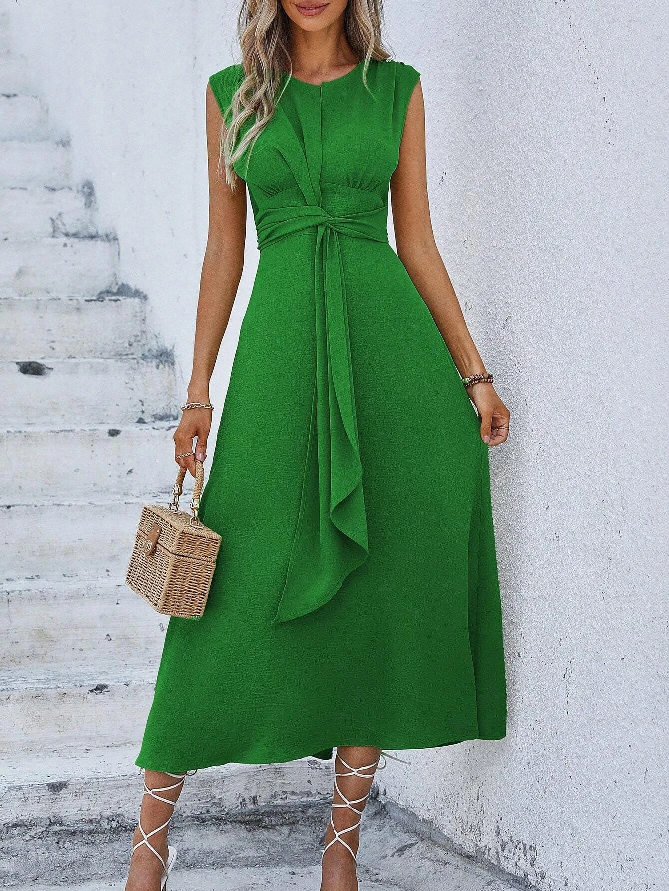 Damen A-Linien Kleid mit Gürtel und ärmellos Jully