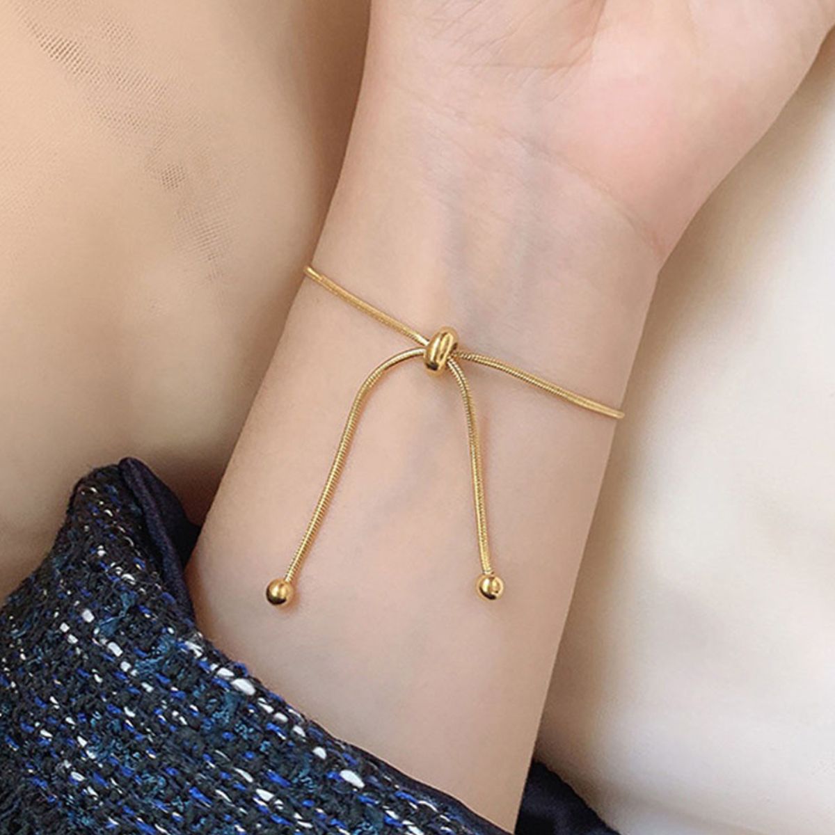 Damen Armband mit Zugmechanismus in Gold Jully