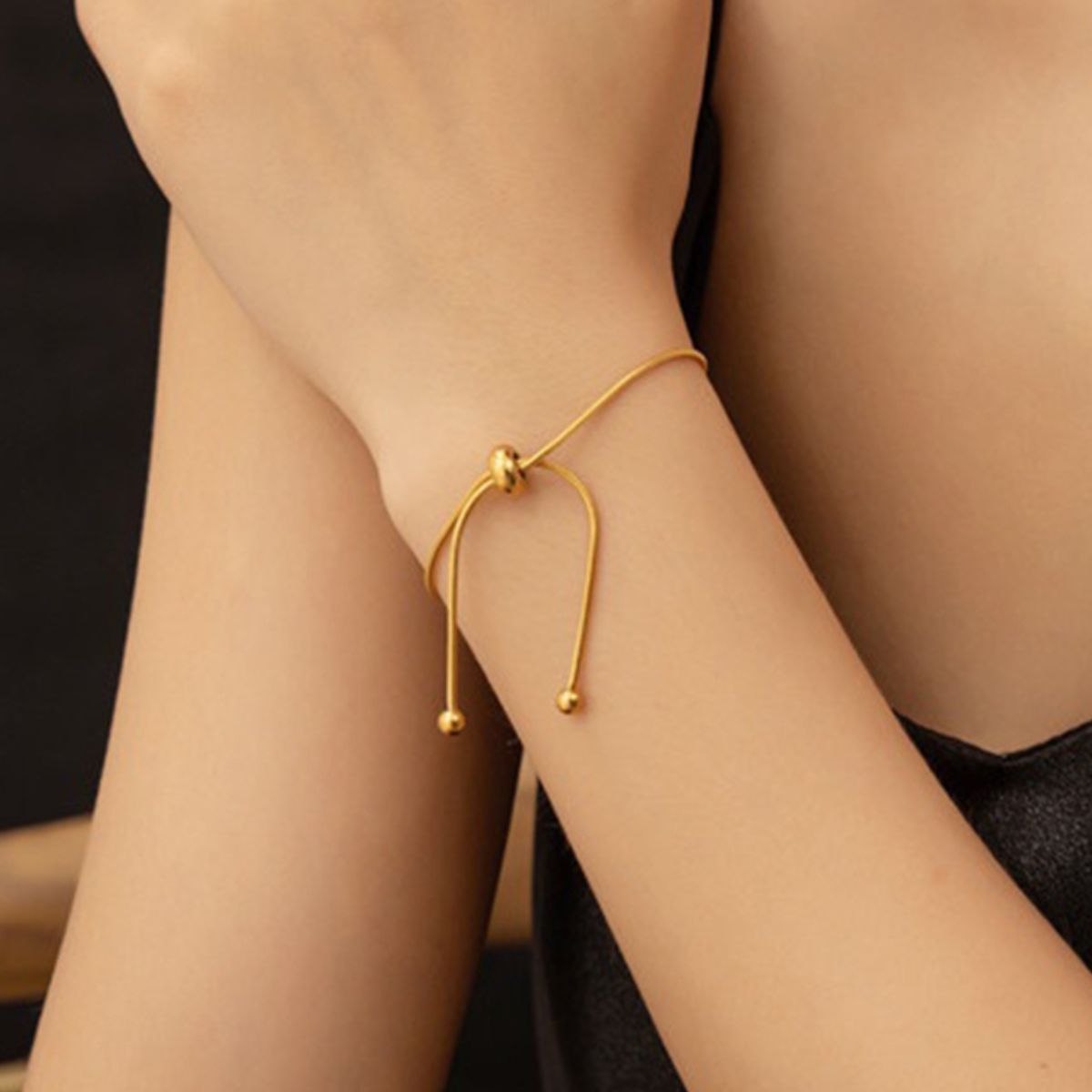 Damen Armband mit Zugmechanismus in Gold Jully