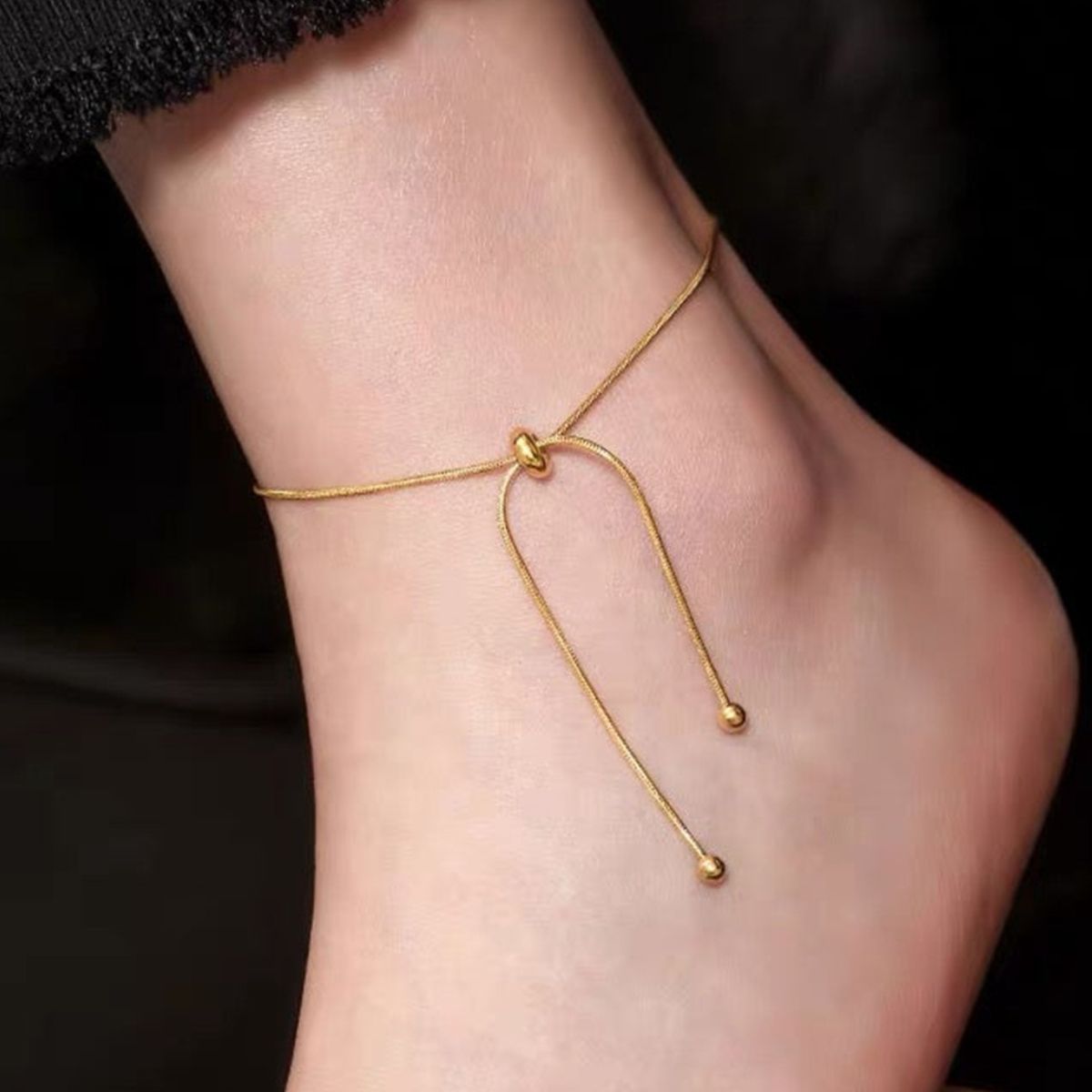 Damen Armband mit Zugmechanismus in Gold Jully