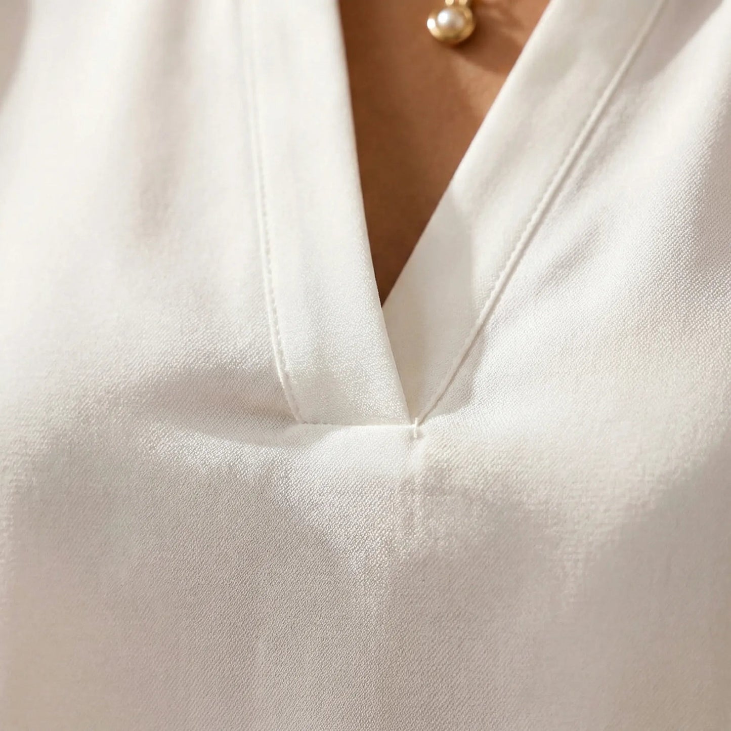 Damen Bluse mit V-Ausschnitt und Flatteärmel in Weiß Jully