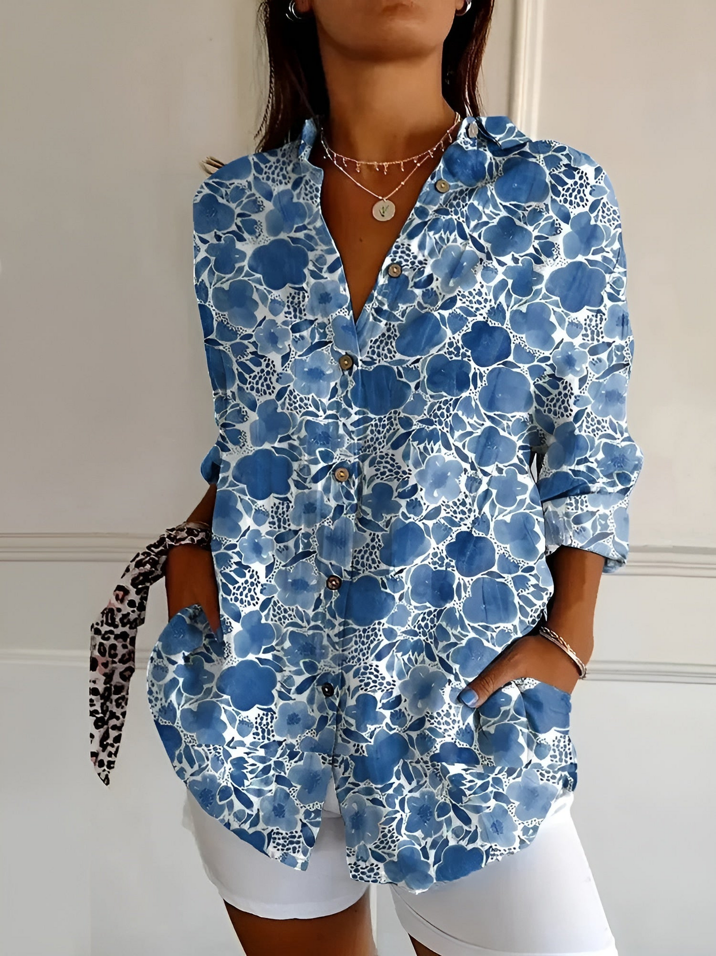 Damen Bluse mit eleganten Knöpfen aus hochwertigem Stoff Jully