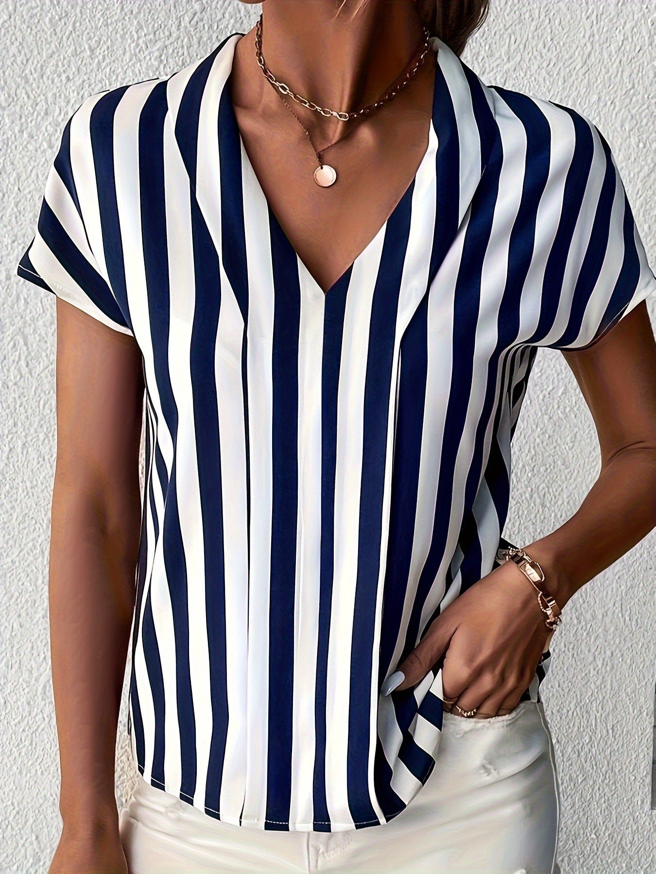 Damen Bluse mit modernem V-Ausschnitt Jully