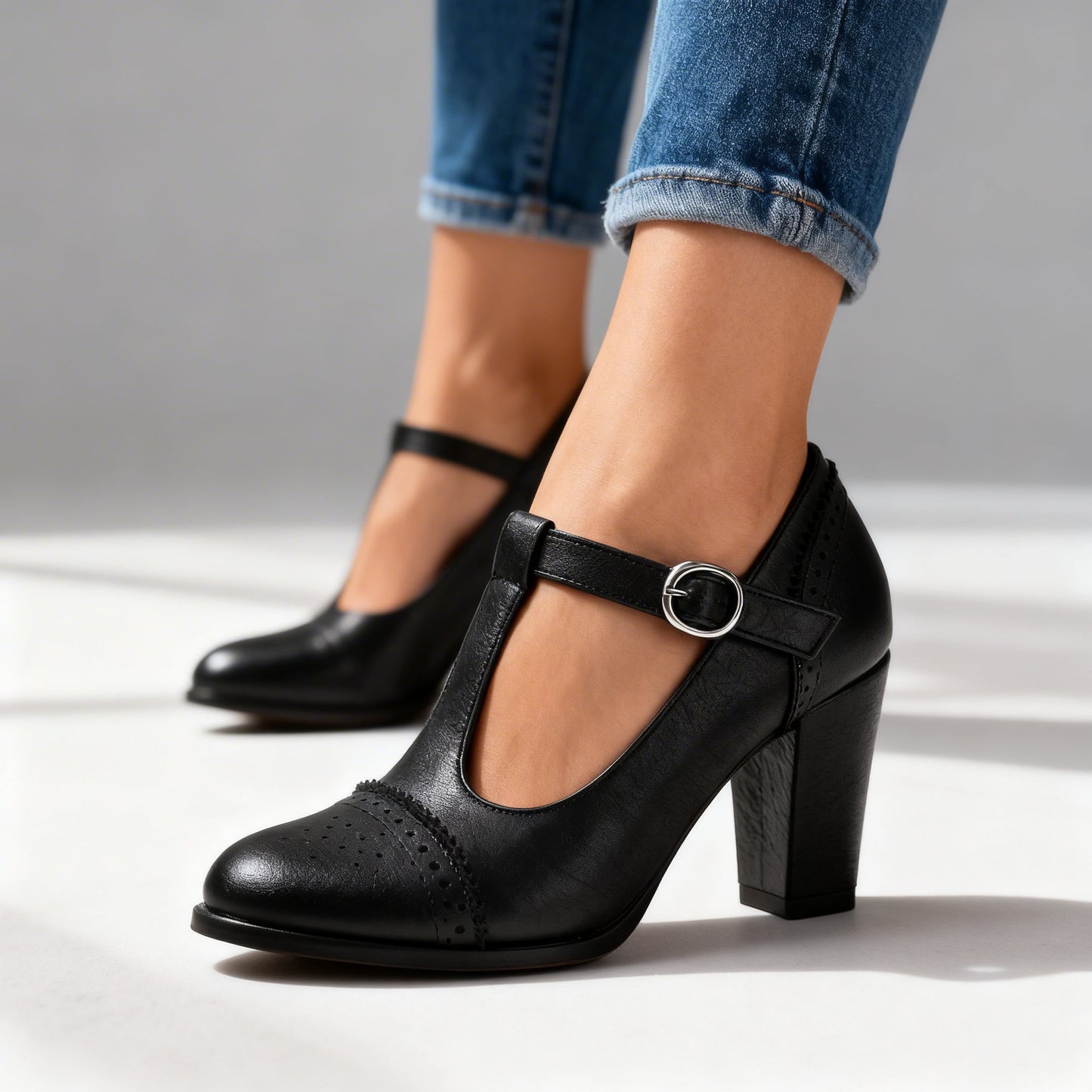 Damen Brogue-Loafer mit T-Riemen und Brogue-Details Jully