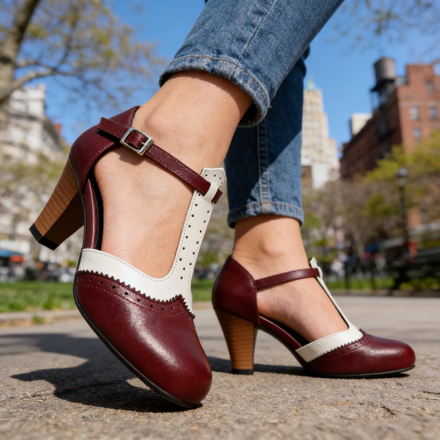 Damen Brogue-Pumps mit verstellbarem T-Riemen aus Leder Jully