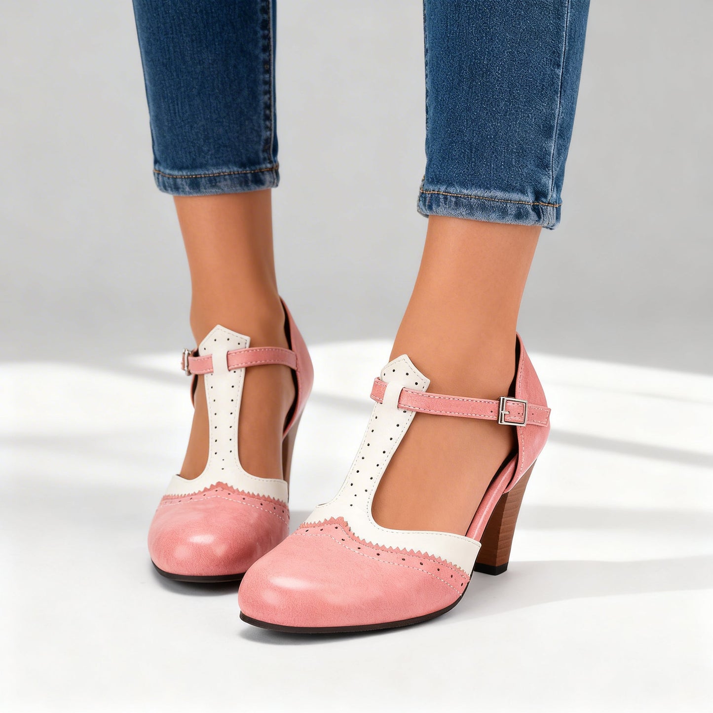 Damen Brogue-Pumps mit verstellbarem T-Riemen aus Leder Jully