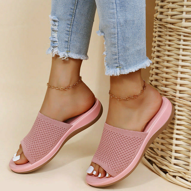 Damen Hausschuhe aus Mesh mit Keilabsatz Jully