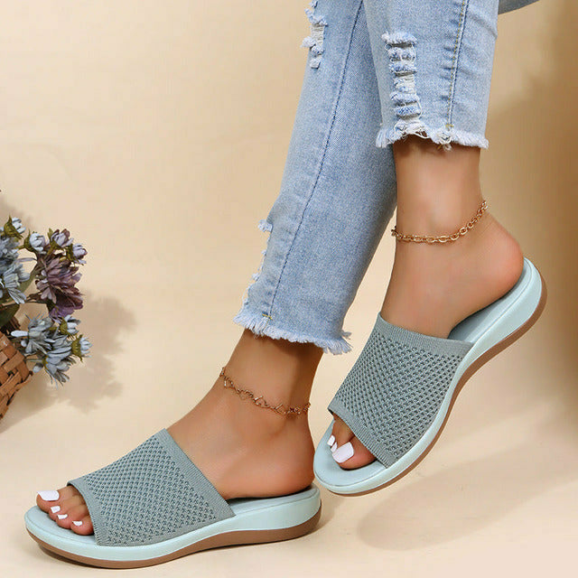Damen Hausschuhe aus Mesh mit Keilabsatz Jully
