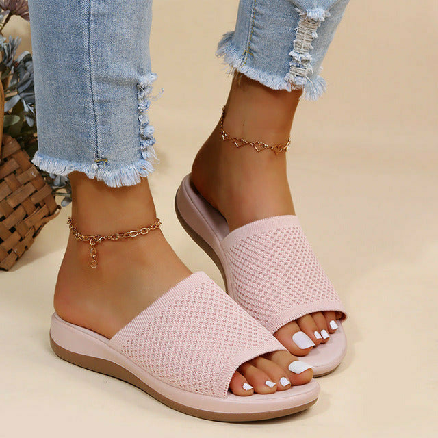 Damen Hausschuhe aus Mesh mit Keilabsatz Jully