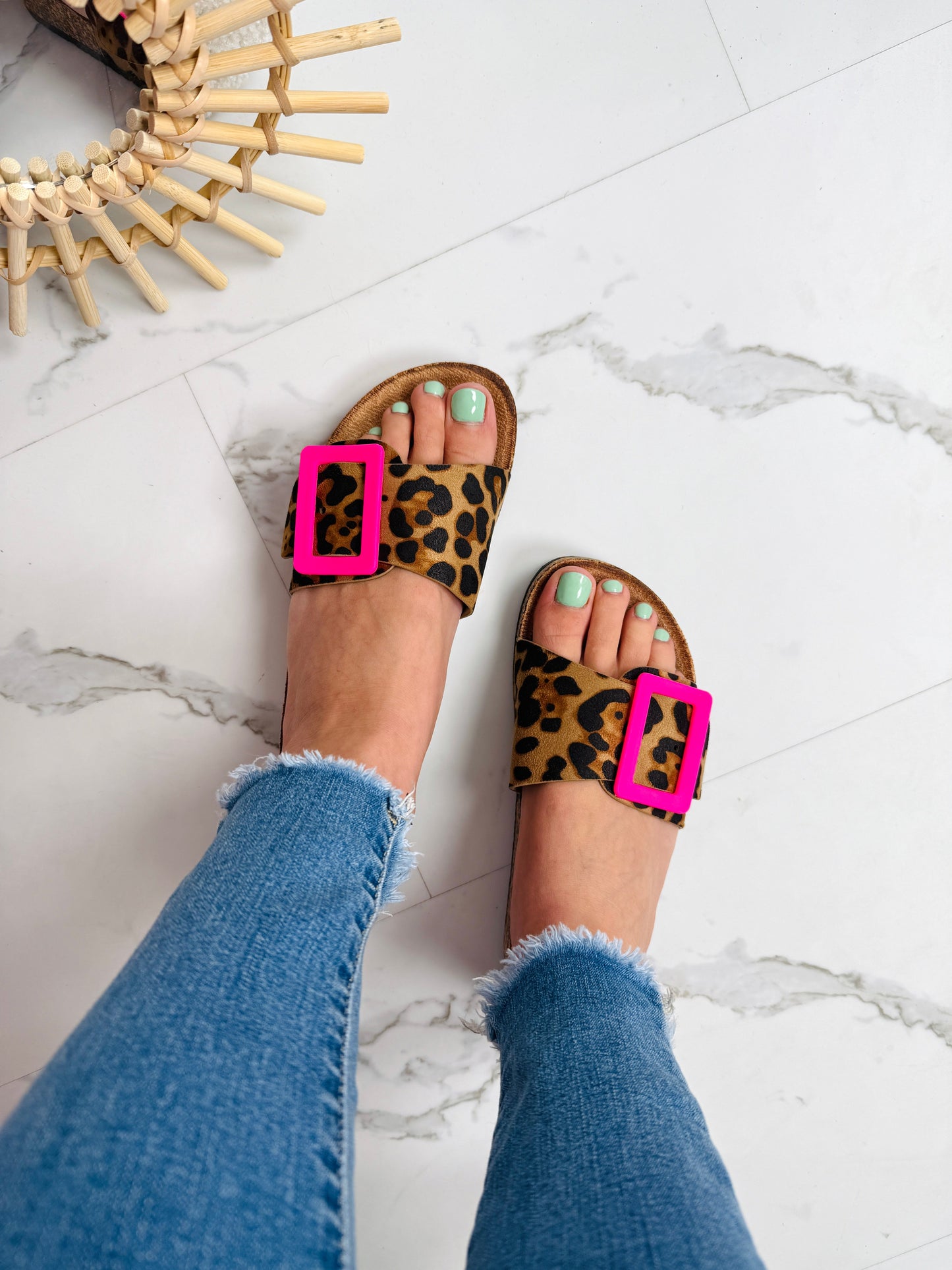 Damen Hausschuhe mit Leopardenmuster und Fuchsia Schnalle Jully