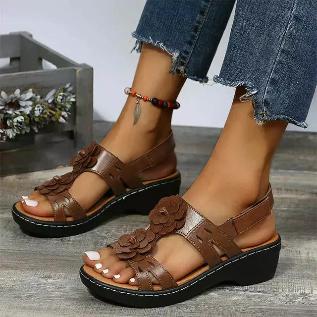 Damen Keilsandalen mit 3D-Blumendekoration Jully