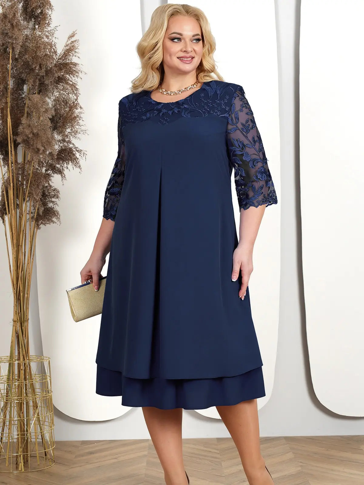 Damen Kleid mit Blumenstickerei in Übergröße Jully