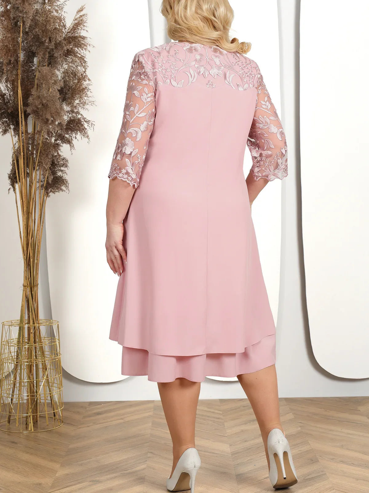 Damen Kleid mit Blumenstickerei in Übergröße Jully