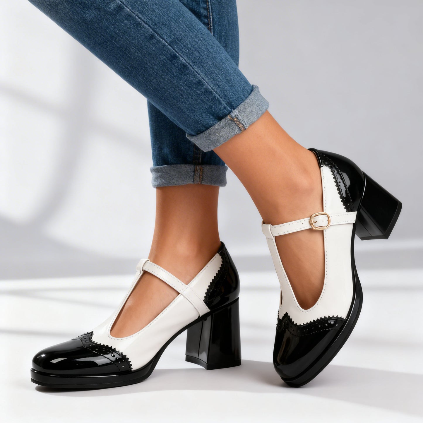 Damen Loafer aus Lackleder mit T-Riemenschnalle Jully
