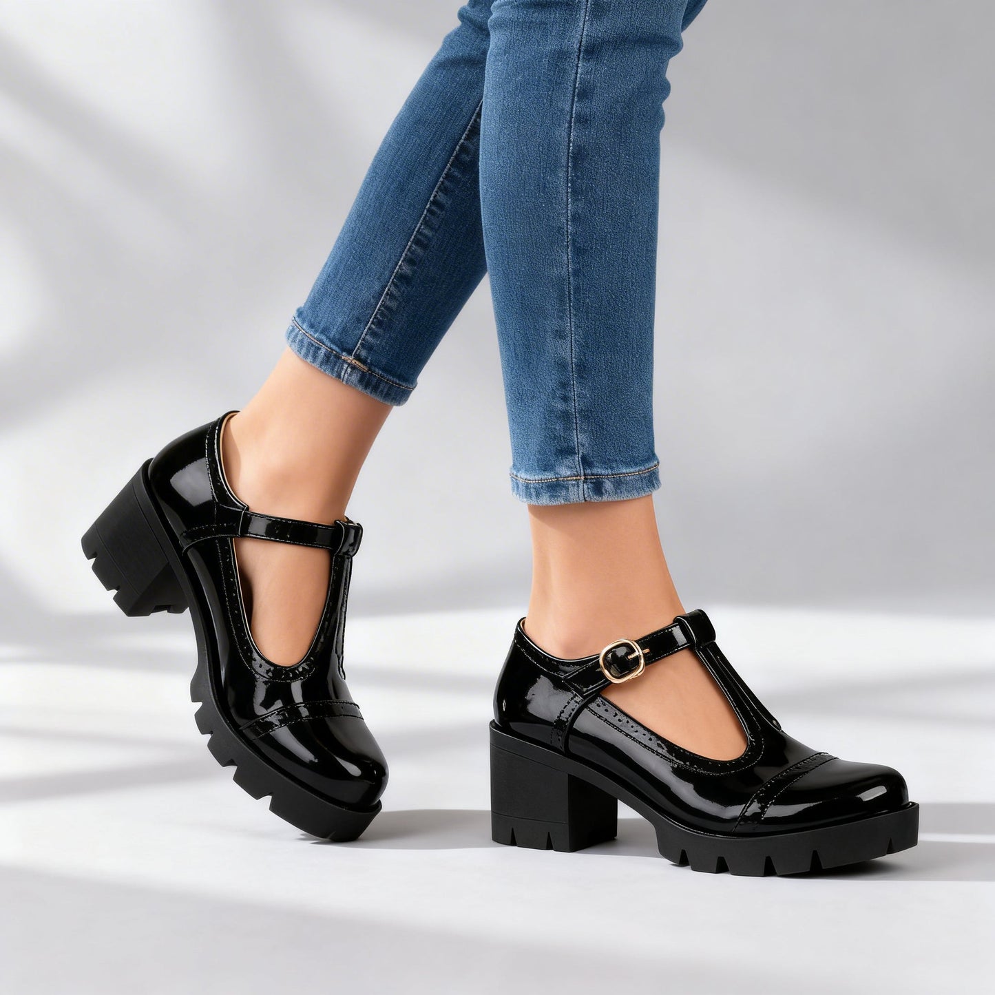 Damen Loafer aus Lackleder mit T-Riemenschnalle Jully
