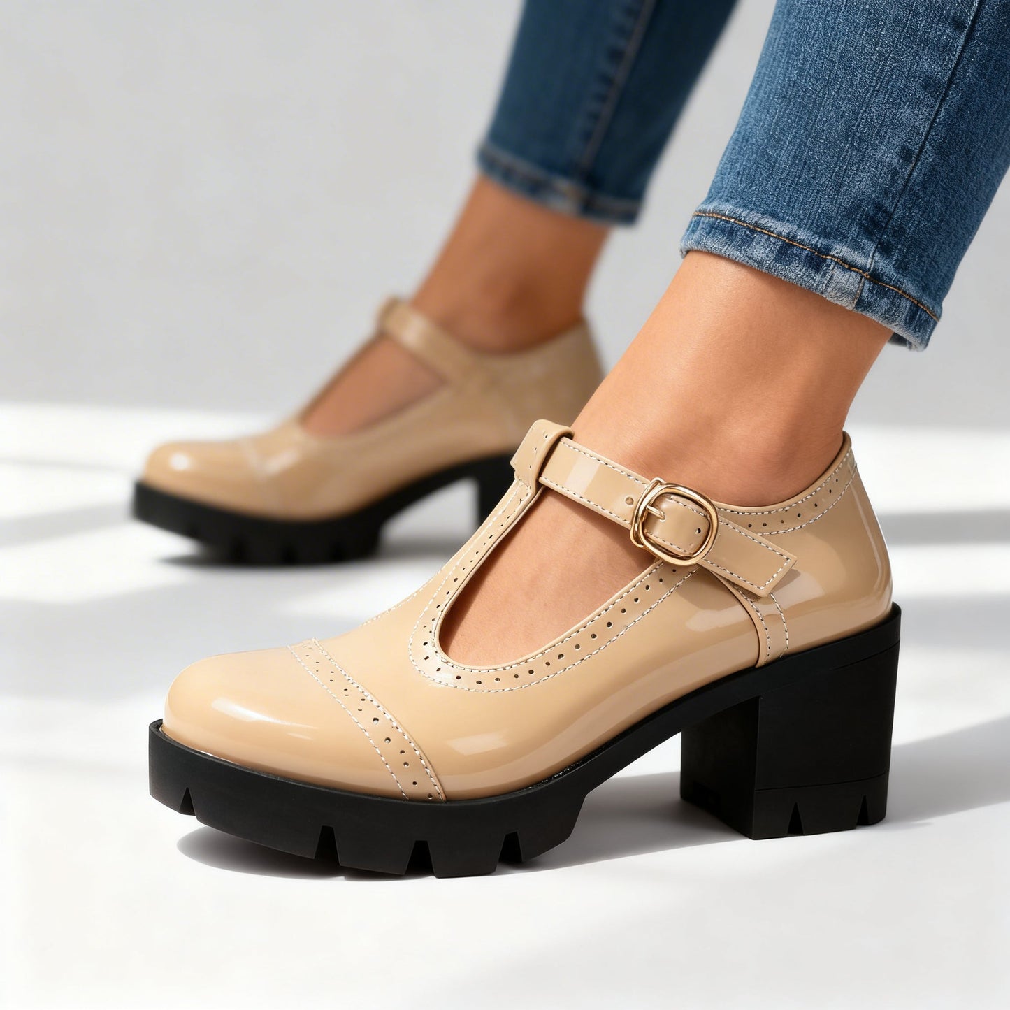 Damen Loafer aus Lackleder mit T-Riemenschnalle Jully