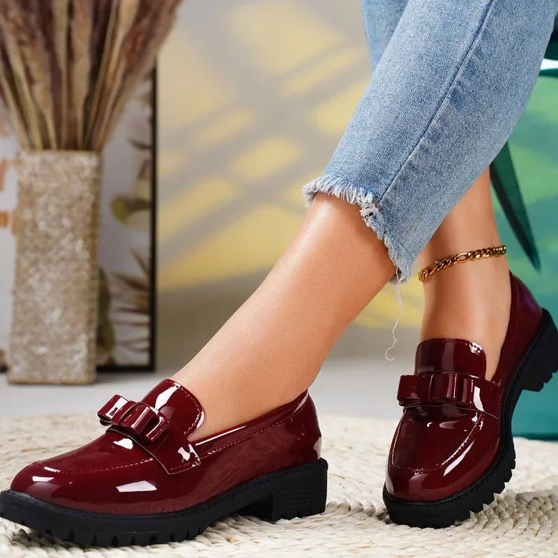 Damen Loafer aus glänzendem Lackleder mit Schleife Jully