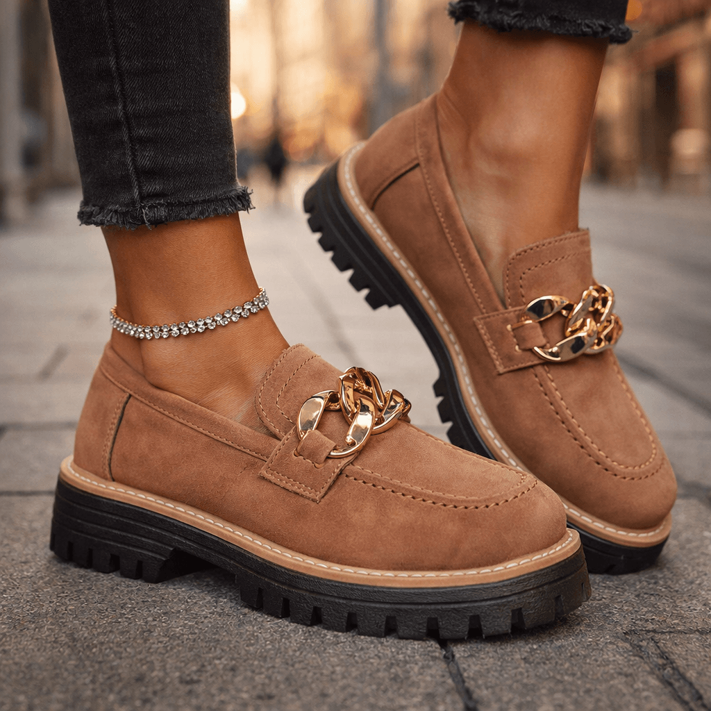 Damen Loafer aus weichem Wildleder mit Goldkettendetail Jully