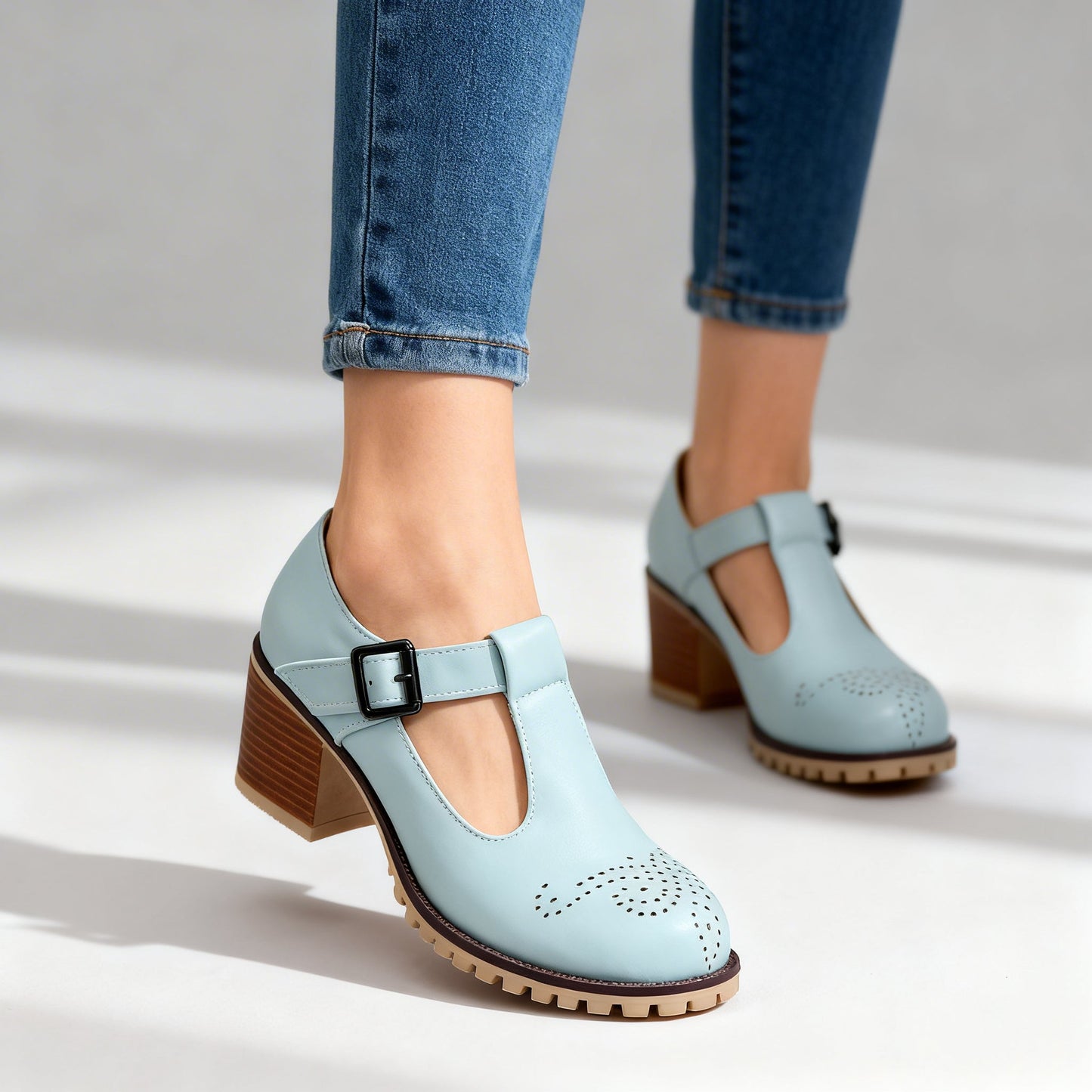 Damen Loafer mit Brogue-Perforation in Schwarz Jully