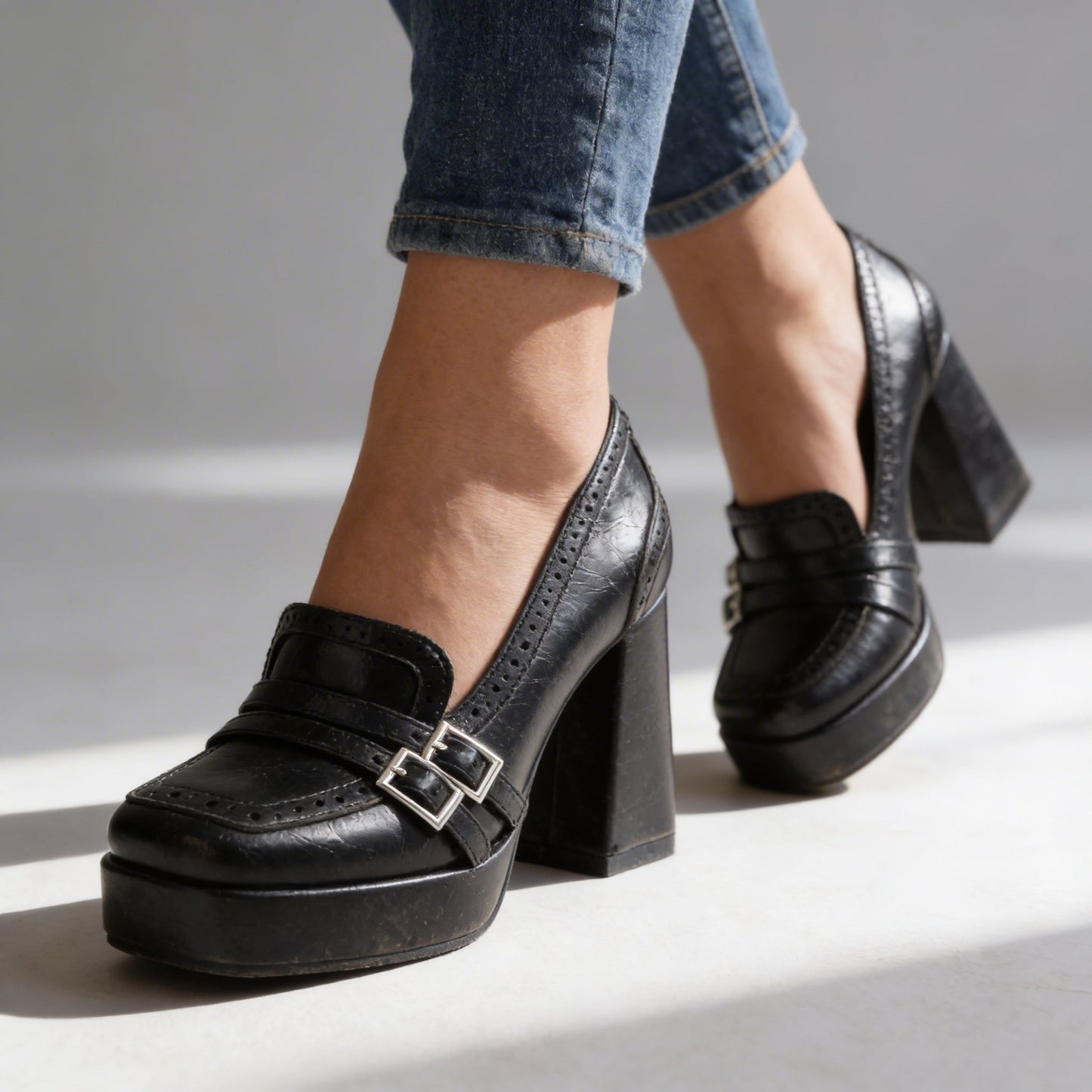 Damen Loafer mit Brogue-Perforation und Blockabsatz Jully