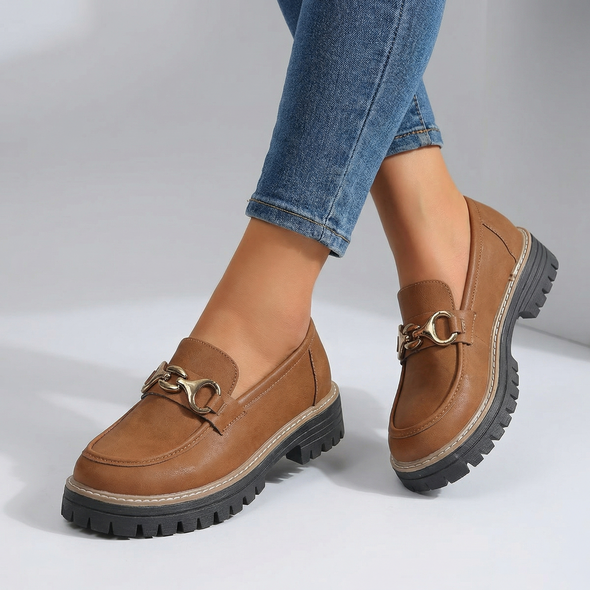 Damen Loafer mit Schnallenakzent aus Wildleder Jully