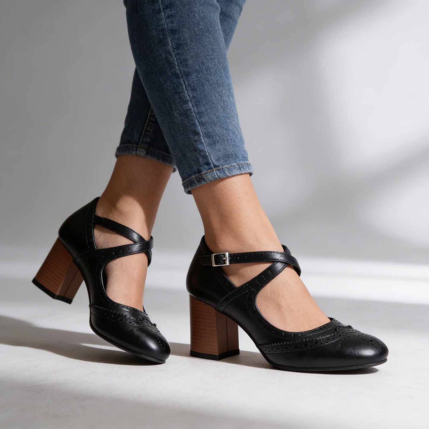 Damen Loafer mit verstellbaren Riemen in Schwarz Jully
