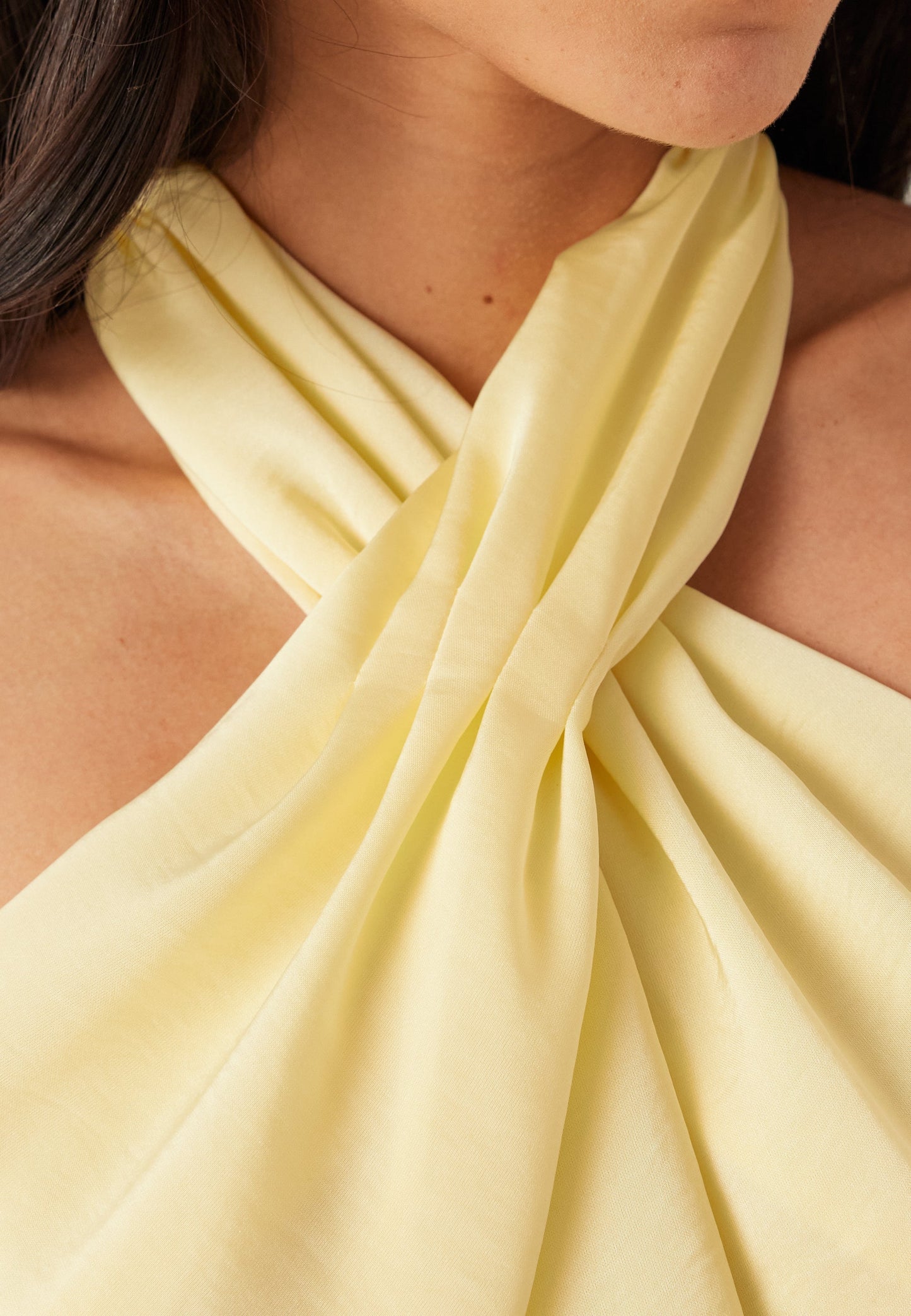 Damen Maxikleid aus Satin mit Neckholder in Buttergelb Jully