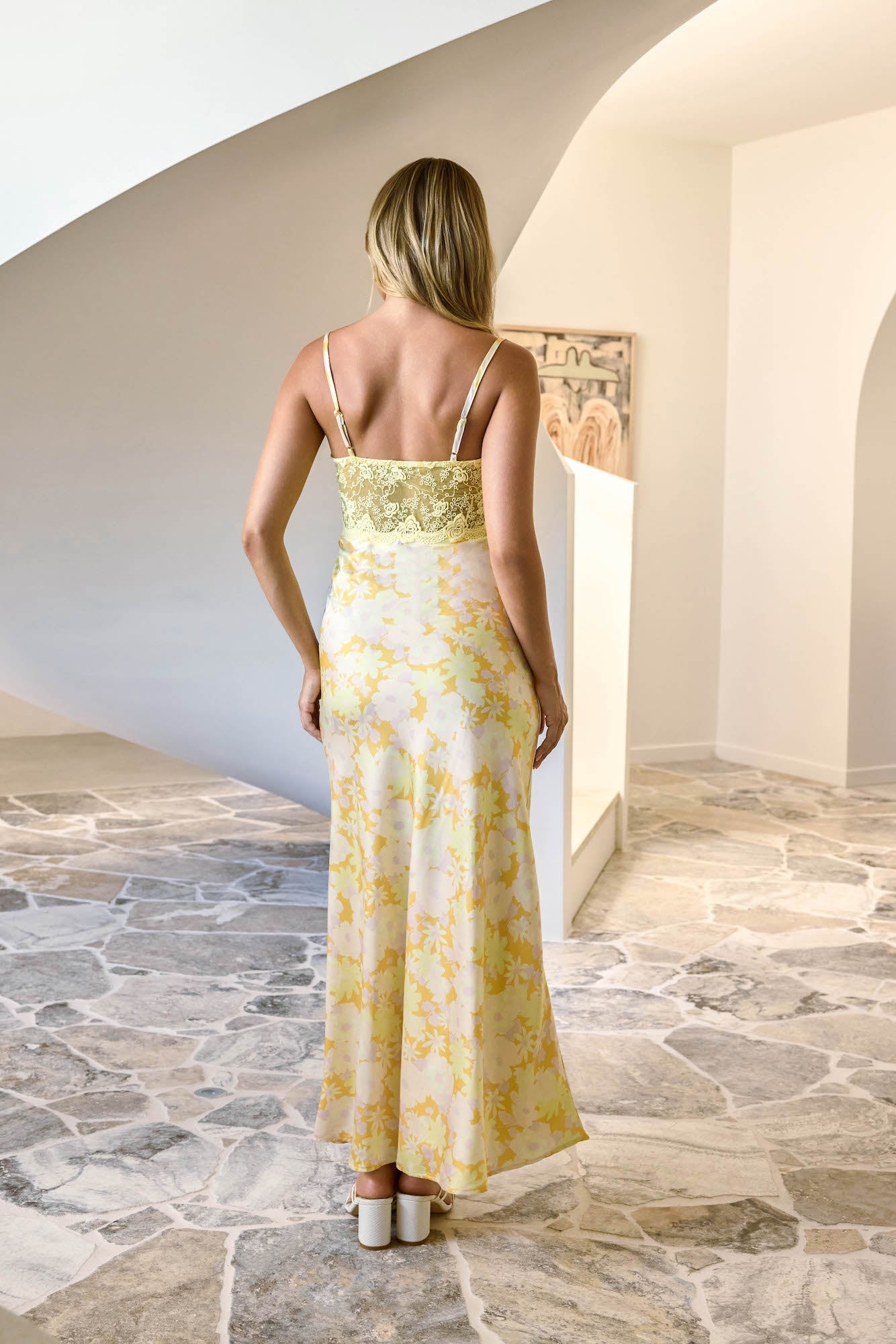 Damen Maxikleid aus Satin mit Spitzenbüste in Gelb Jully