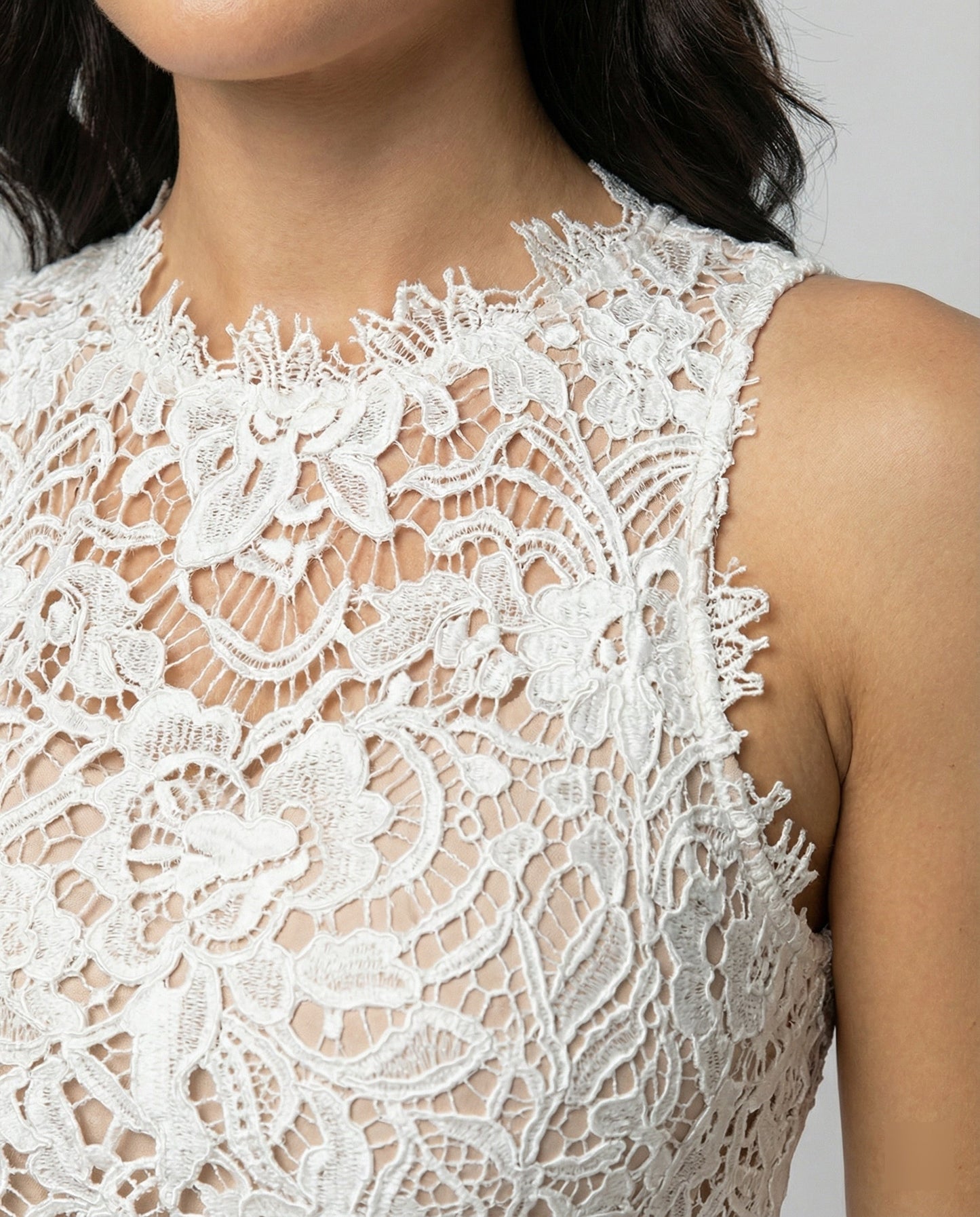 Damen Maxikleid aus Spitze mit fließendem Rock Jully