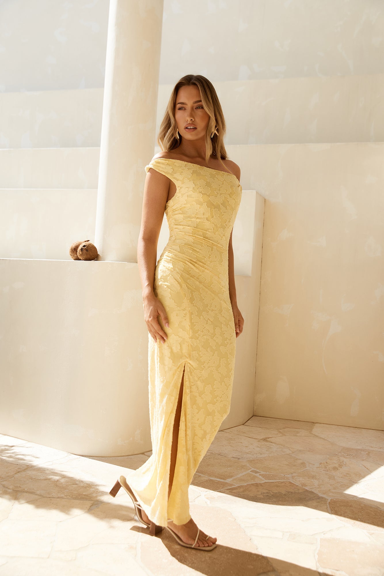 Damen Maxikleid mit Blumenstickerei in Gelb Jully