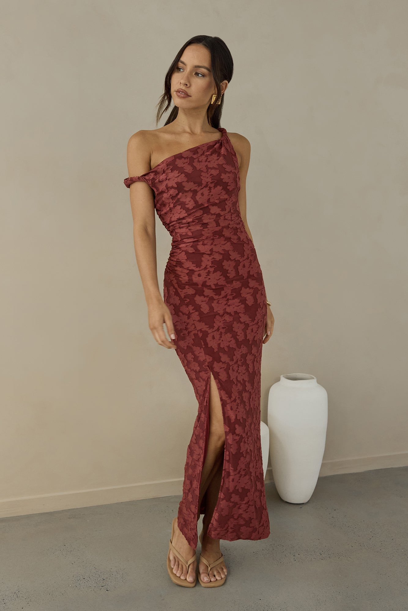 Damen Maxikleid mit Blumenstickerei und Hohem Kragen Jully