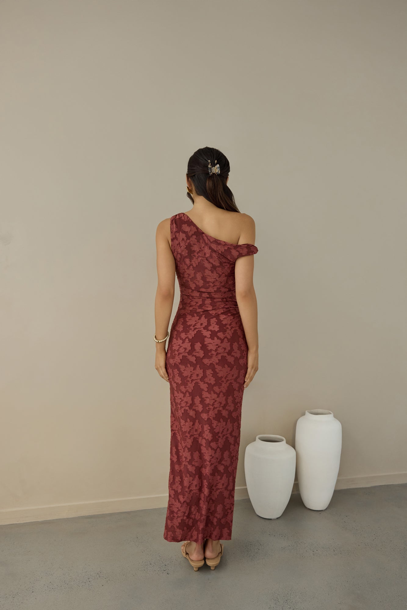 Damen Maxikleid mit Blumenstickerei und Hohem Kragen Jully