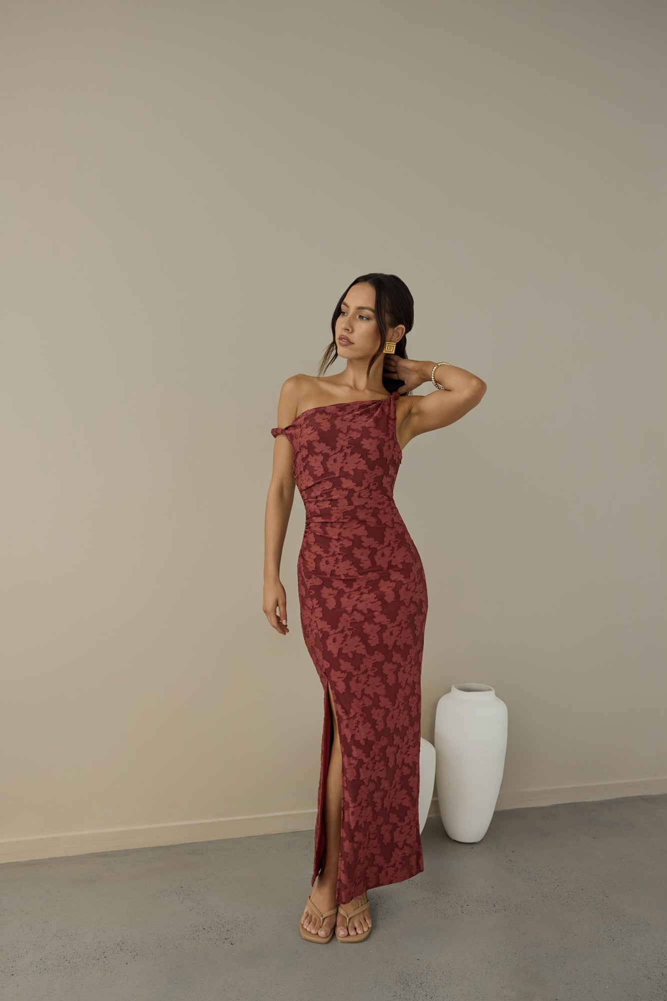 Damen Maxikleid mit Blumenstickerei und Hohem Kragen Jully