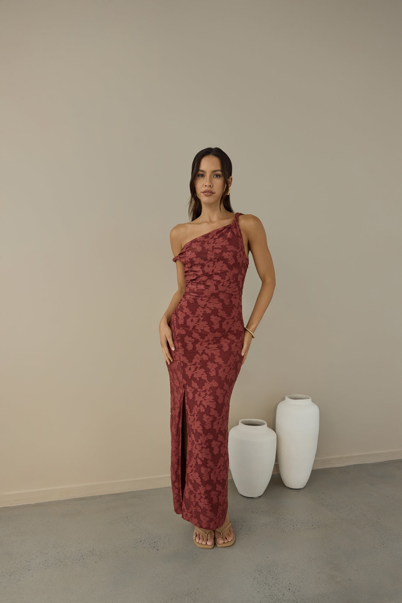 Damen Maxikleid mit Blumenstickerei und Hohem Kragen Jully