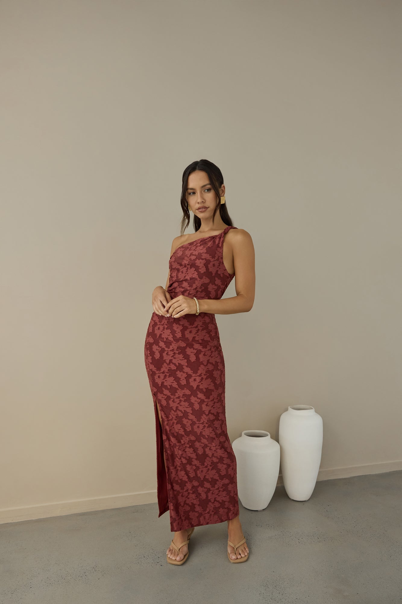 Damen Maxikleid mit Blumenstickerei und Hohem Kragen Jully