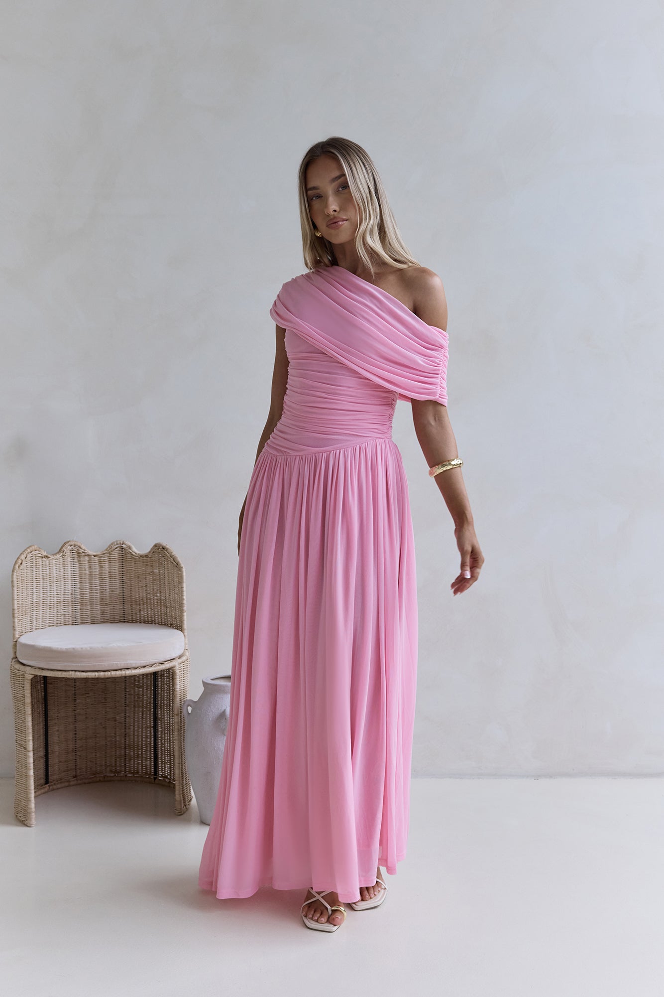 Damen Maxikleid mit One-Shoulder-Design in Rosa Jully