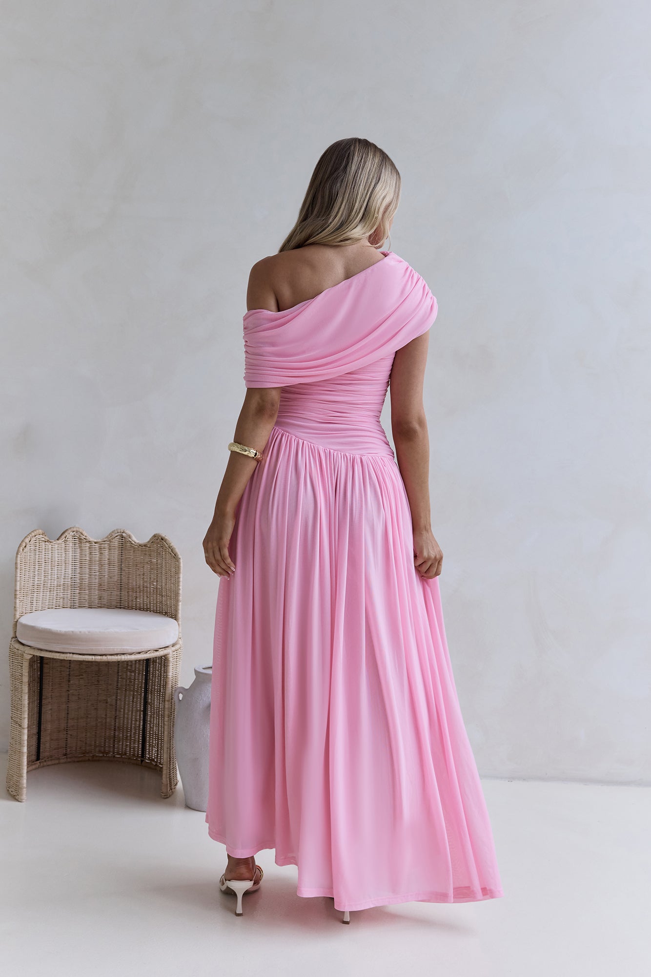 Damen Maxikleid mit One-Shoulder-Design in Rosa Jully