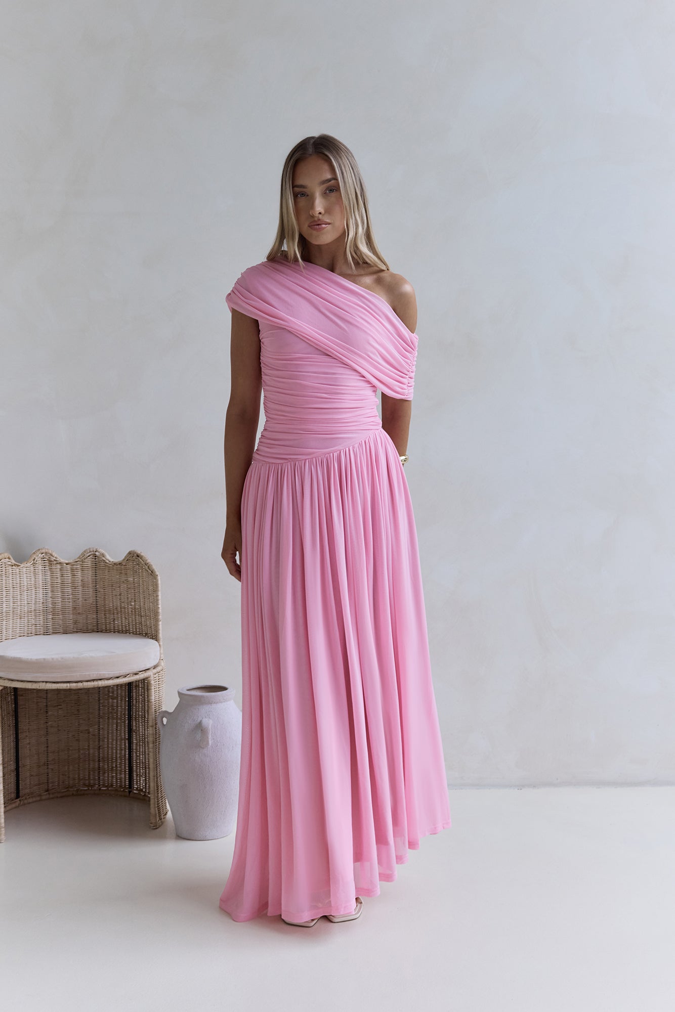 Damen Maxikleid mit One-Shoulder-Design in Rosa Jully