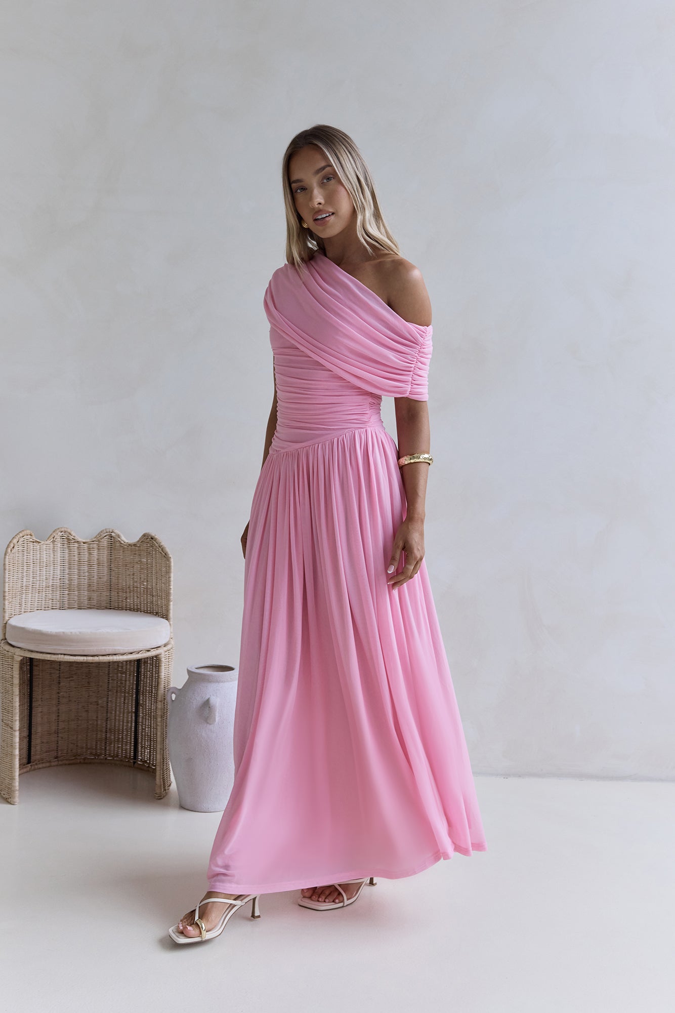 Damen Maxikleid mit One-Shoulder-Design in Rosa Jully