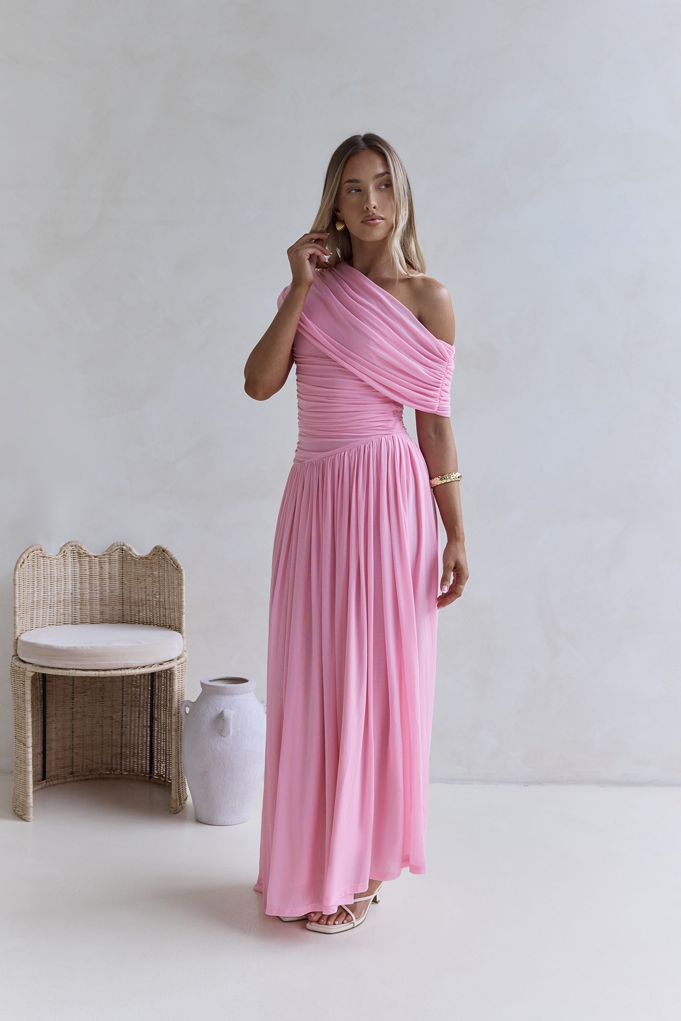 Damen Maxikleid mit One-Shoulder-Design in Rosa Jully