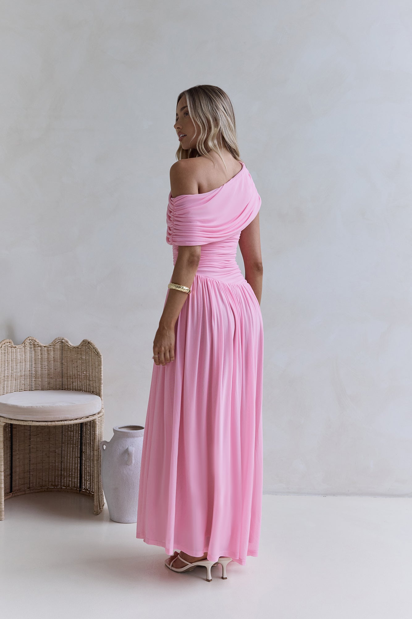 Damen Maxikleid mit One-Shoulder-Design in Rosa Jully