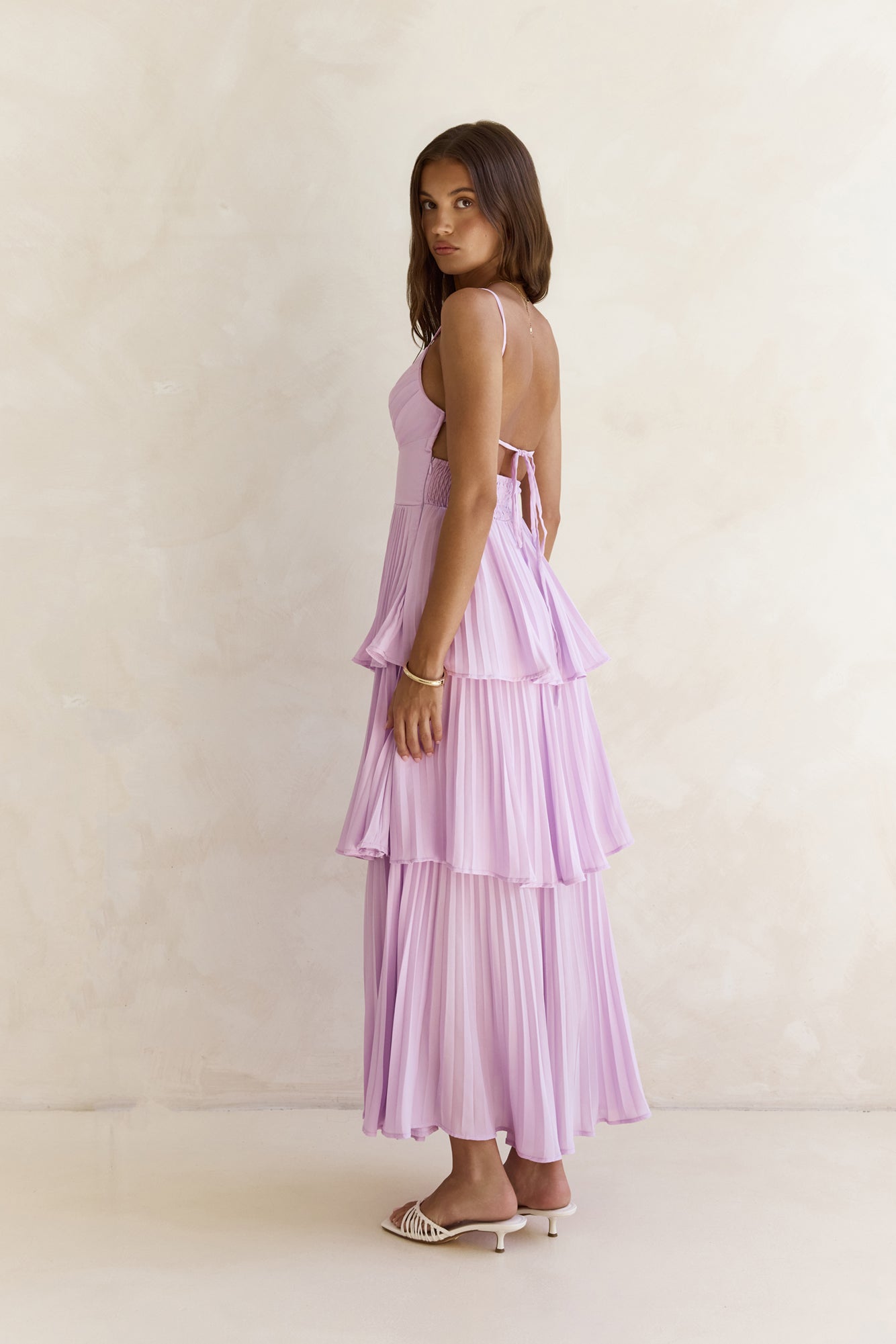 Damen Maxikleid mit Plissee-Design und V-Ausschnitt Jully
