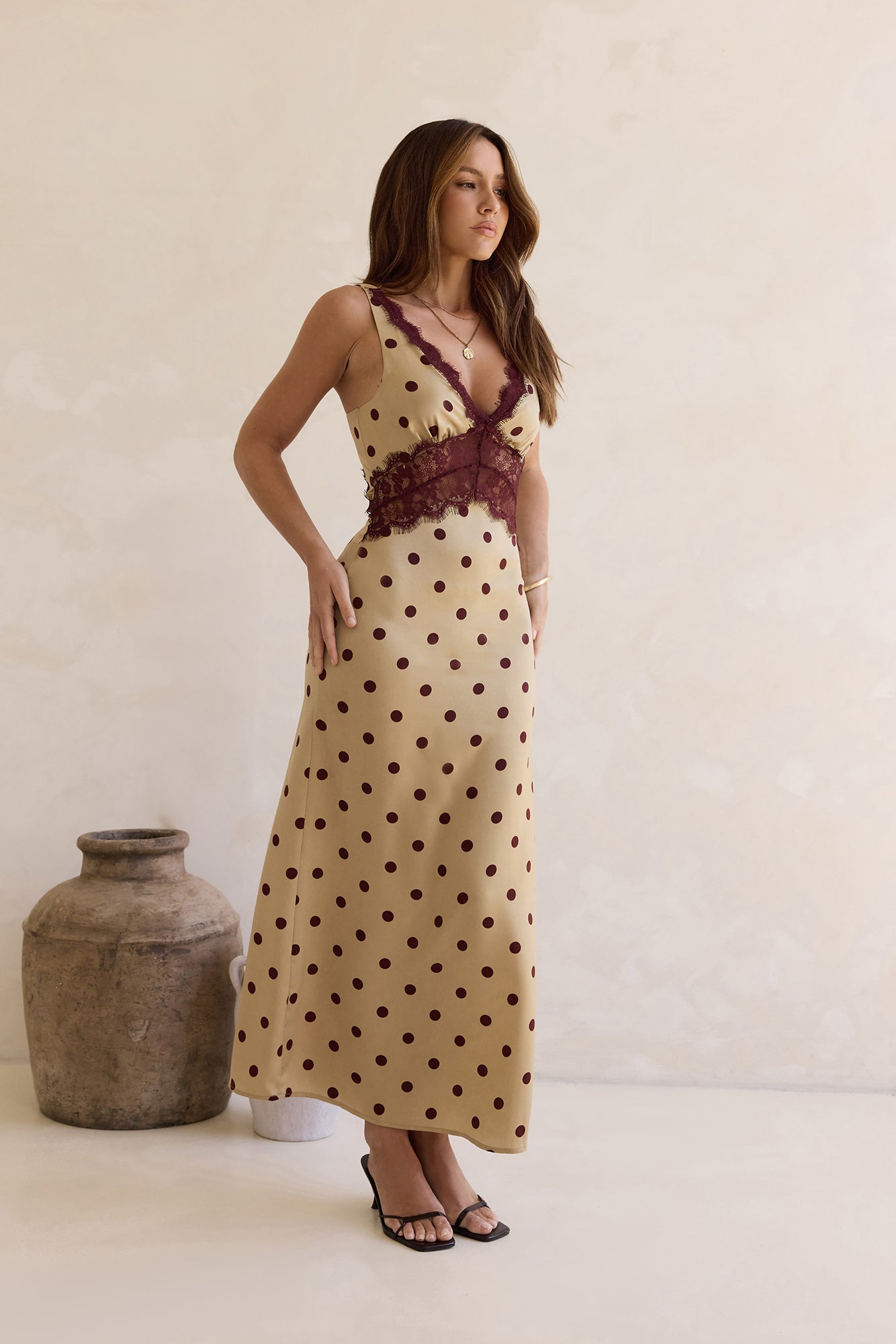 Damen Maxikleid mit Spitzenbesatz und Punkten Jully