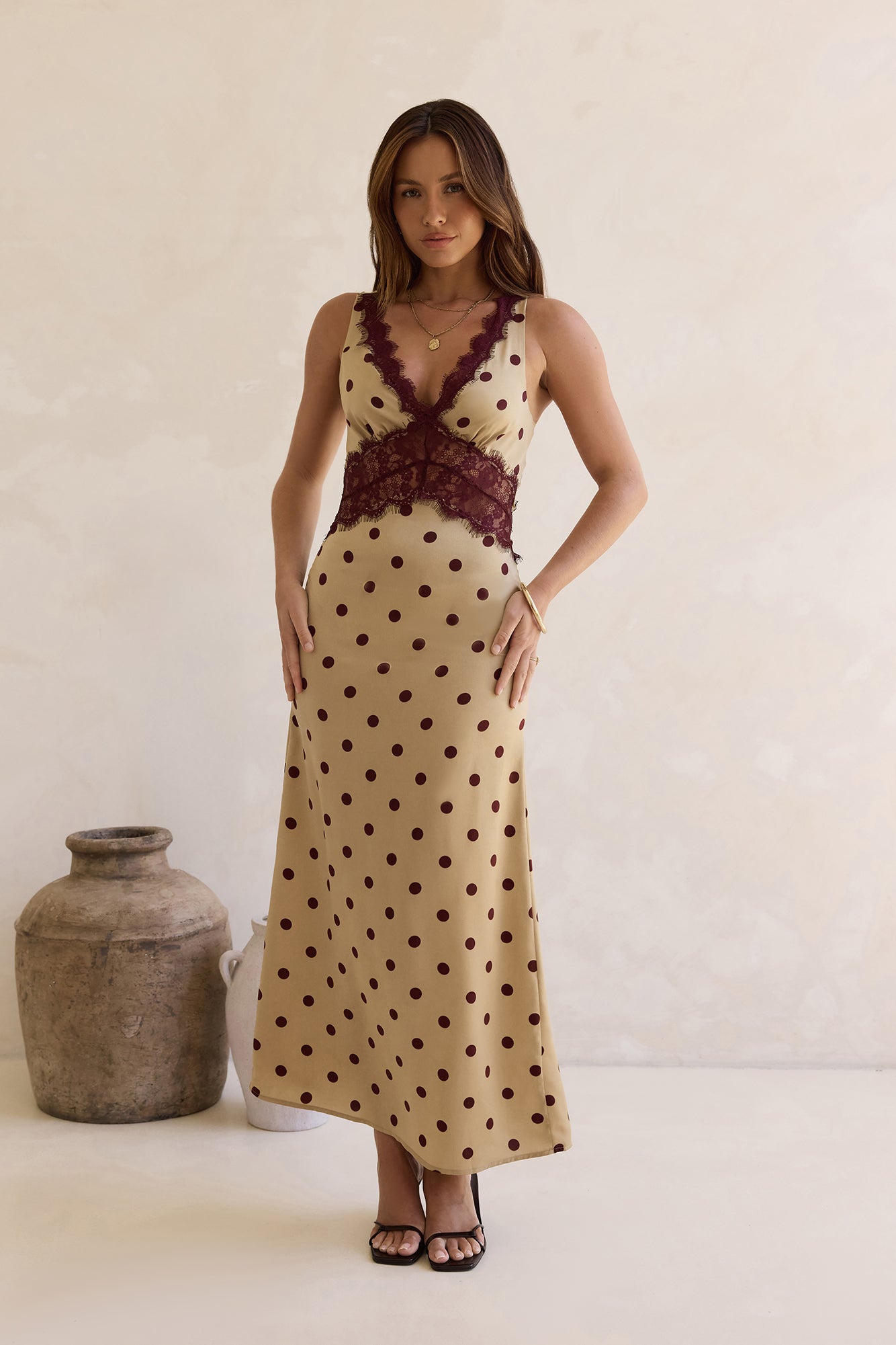 Damen Maxikleid mit Spitzenbesatz und Punkten Jully