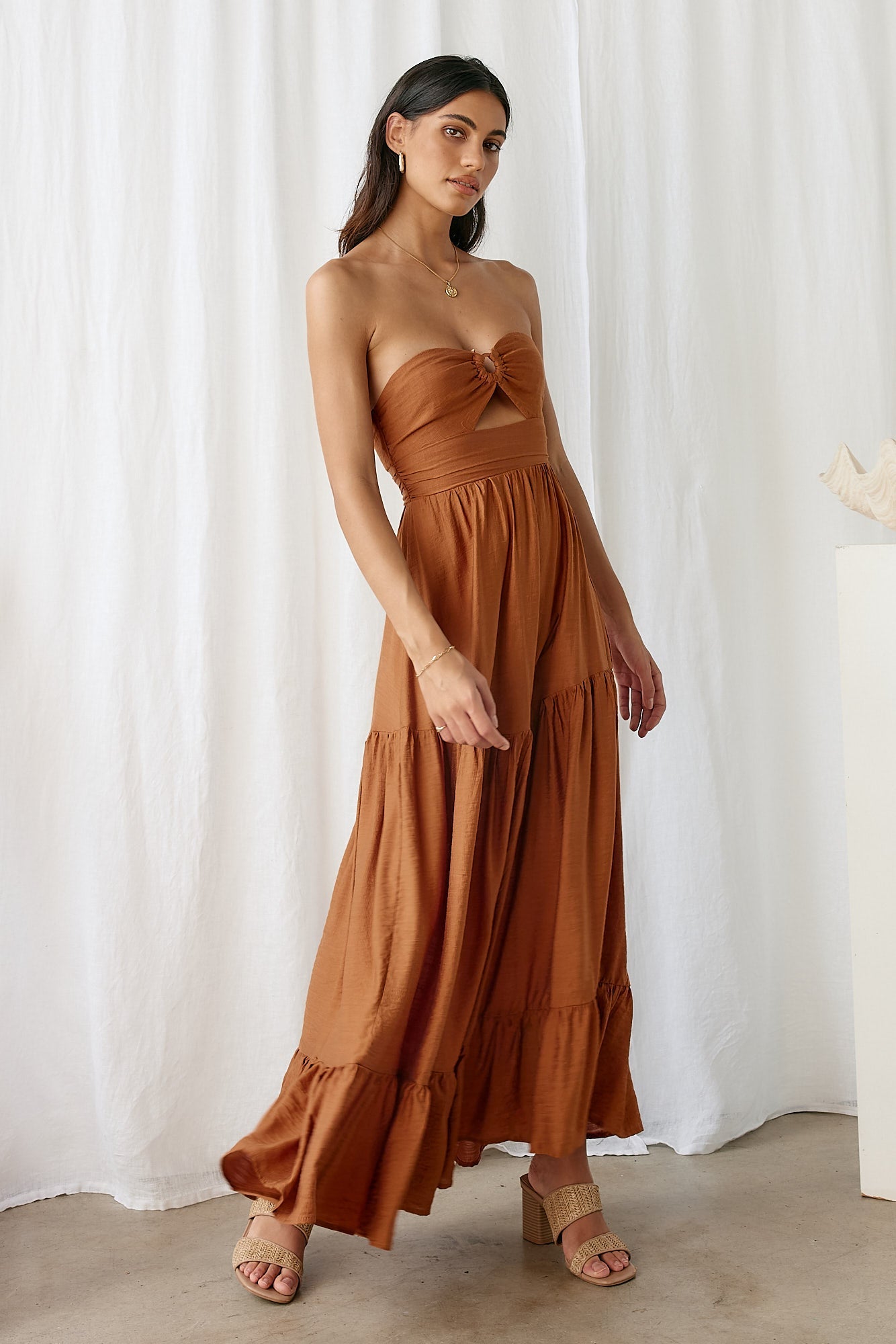 Damen Maxikleid mit Trägerloser Silhouette in Hellbraun Jully