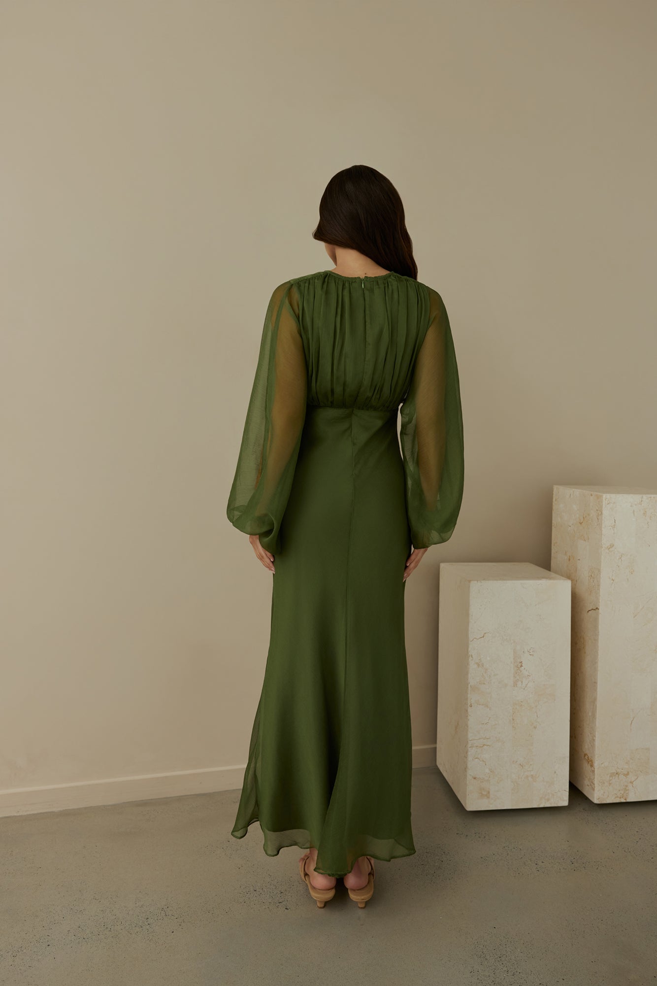 Damen Maxikleid mit V-Ausschnitt und Ballonärmeln Jully